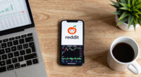 Reddit stock drops 6% after Meta launches standalone app for online forums / Reddit’s stock is now down almost 40% this year despite a strengthening online ad business